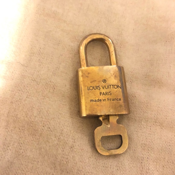 Louis Vuitton Lock - Picture 3 of 5
